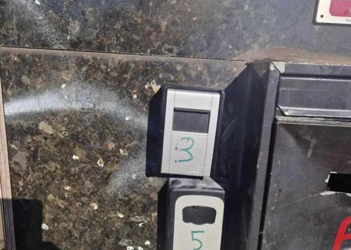 Tirou 3 Centre - Gare - Aeroport * Charleroi